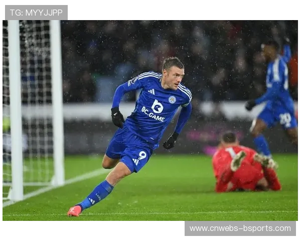 莱斯特城2-2战平南安普顿，两队共贡献三十次射门，攻防转换极快